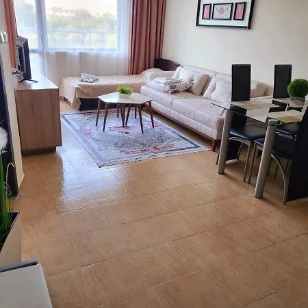 Apartament Dilov In Yalta Złote Piaski