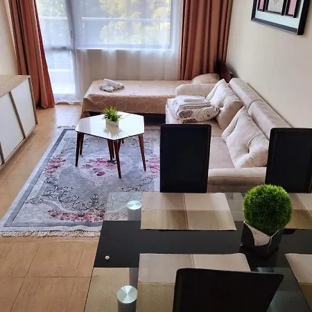 Apartment Dilov In Yalta Golden Sands