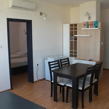 Apartment Dilov In Yalta Golden Sands