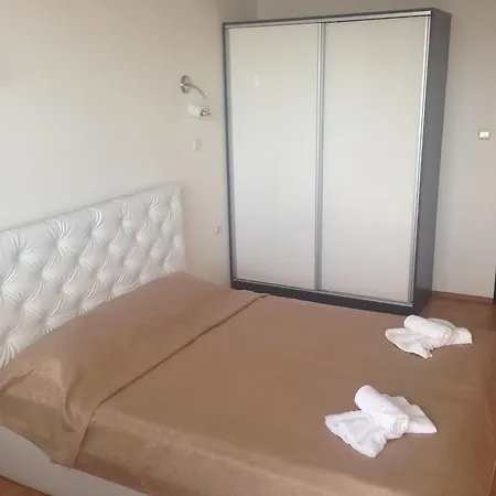 Apartment Dilov In Yalta Golden Sands